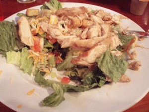 healthy-meal-ideas-from-americas-fast-food-restaurants-hooters-chicken-salad