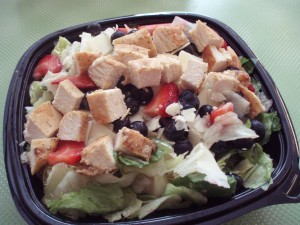 healthy-meal-ideas-from-americas-fast-food-restaurants-berry-almond-salad