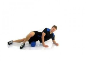 how-to-fix-tight-muscles-with-mobility-stretching-foam-roll-IT-Band